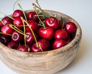 Preview wallpaper cherry, fruit, bowl