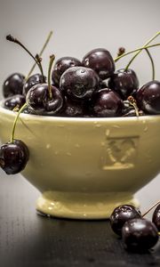 Preview wallpaper cherry, fruits, cup, drops, water