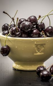 Preview wallpaper cherry, fruits, cup, drops, water