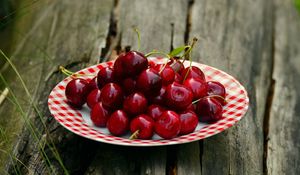 Preview wallpaper cherry, plate, berry, ripe