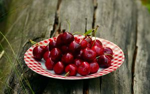Preview wallpaper cherry, plate, berry, ripe