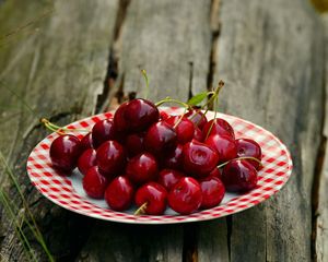 Preview wallpaper cherry, plate, berry, ripe