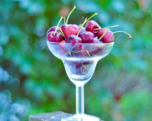 Preview wallpaper cherry, ripe, glass