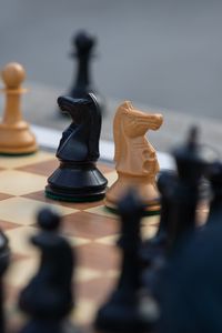 Preview wallpaper chess, figures, game, knights, blur