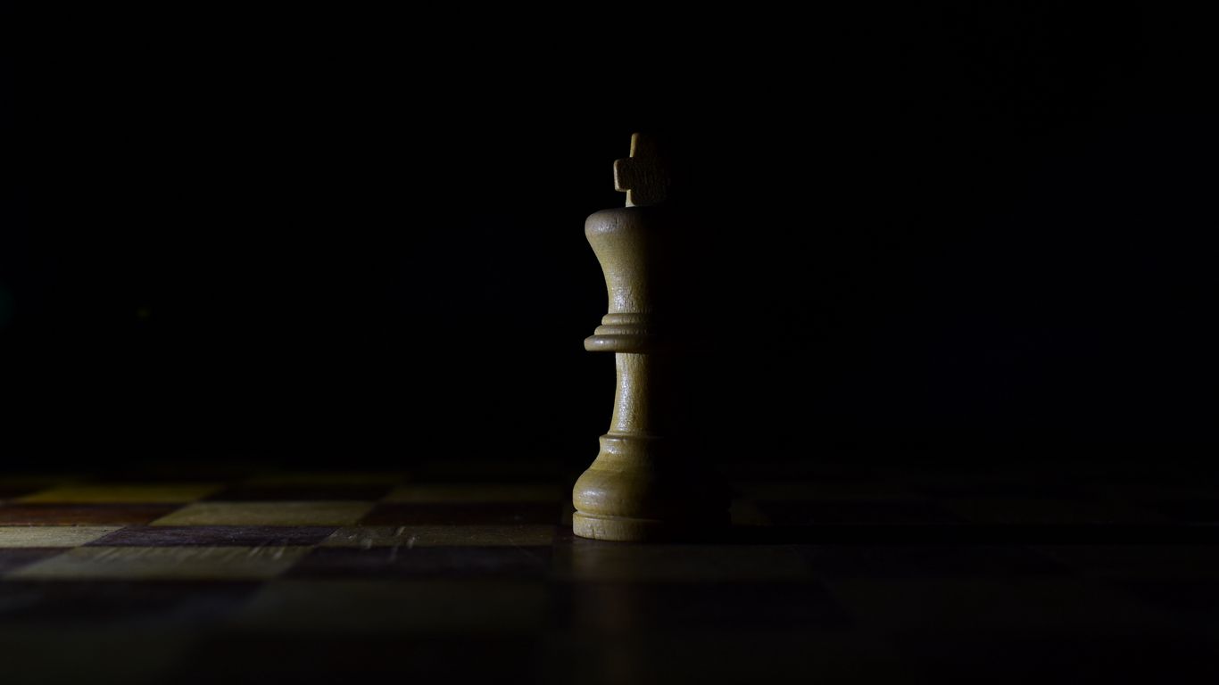 HD wallpaper: brown queen and black king chess pieces, macro, figure,  strategy | Wallpaper Flare