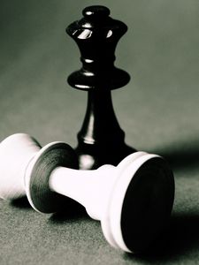 Preview wallpaper chess, pieces, black and white, game, glare