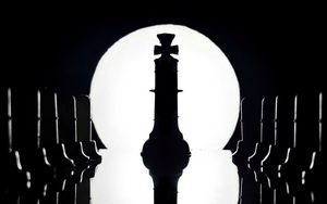 Preview wallpaper chess, pieces, king, black and white