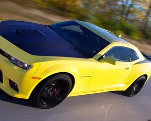 Preview wallpaper chevrolet, camaro, 1le, yellow, side view motion