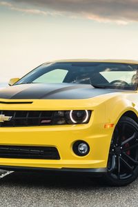Preview wallpaper chevrolet, camaro, 1le, yellow, front, muscle car, road, tree, sky