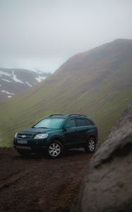 Preview wallpaper chevrolet, car, suv, side view, slope, fog