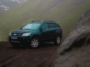 Preview wallpaper chevrolet, car, suv, side view, slope, fog