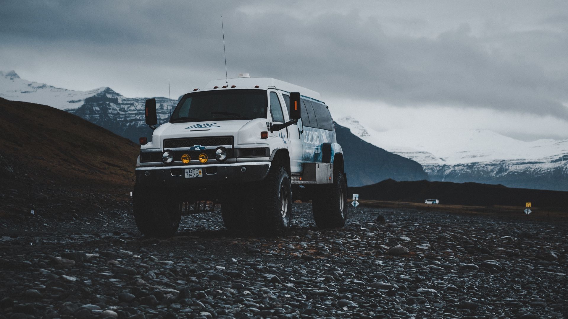 Download wallpaper 1920x1080 chevrolet, car, suv, mountains full hd ...