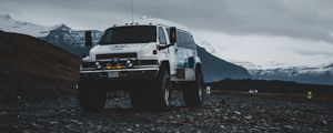 Preview wallpaper chevrolet, car, suv, mountains