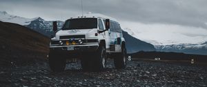 Preview wallpaper chevrolet, car, suv, mountains