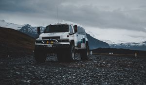 Preview wallpaper chevrolet, car, suv, mountains