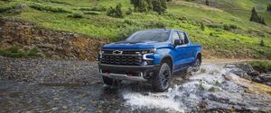 Preview wallpaper chevrolet, car, suv, blue, river