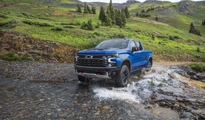 Preview wallpaper chevrolet, car, suv, blue, river