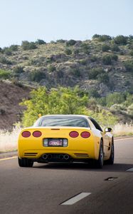 Preview wallpaper chevrolet corvette c5, chevrolet, yellow, back view, asphalt