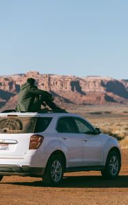 Preview wallpaper chevrolet equinox, people, valley, lonely, mountains