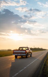 Preview wallpaper chevrolet silverado, chevrolet car, red, road