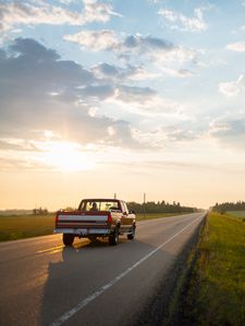 Preview wallpaper chevrolet silverado, chevrolet car, red, road