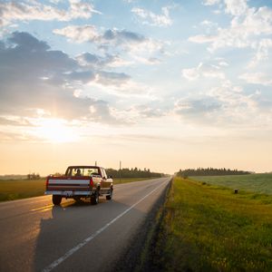 Preview wallpaper chevrolet silverado, chevrolet car, red, road