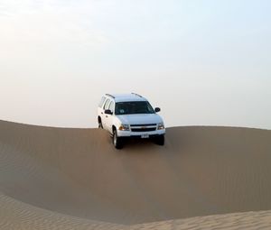 Preview wallpaper chevrolet tahoe, chevrolet, car, suv, desert