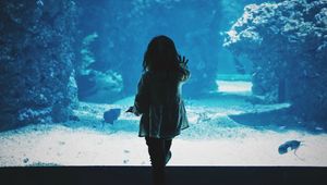 Preview wallpaper child, aquarium, back, dark, touch
