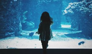 Preview wallpaper child, aquarium, back, dark, touch
