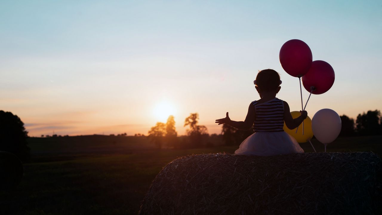 Wallpaper child, balloons, sunset