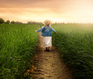 Preview wallpaper child, field, grass, path, walk