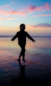 Preview wallpaper child, happiness, sea, sunset