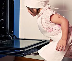 Preview wallpaper child, oven, cook, production, hobby