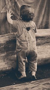 Preview wallpaper child, overalls, bw