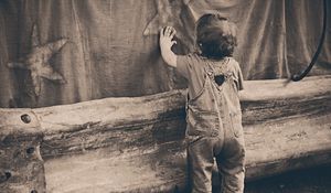 Preview wallpaper child, overalls, bw