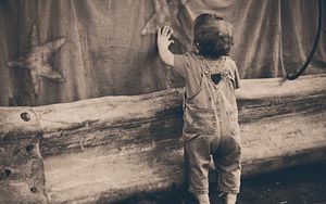 Preview wallpaper child, overalls, bw