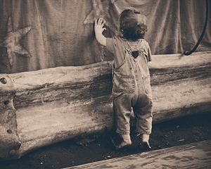 Preview wallpaper child, overalls, bw