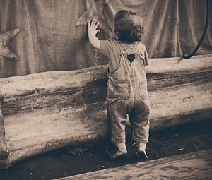 Preview wallpaper child, overalls, bw