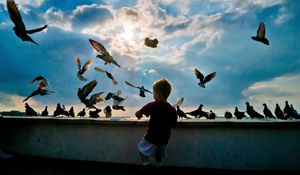 Preview wallpaper child, pigeons, birds, flying, hobby