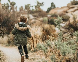 Preview wallpaper child, running, path, grass