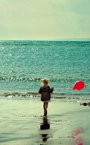 Preview wallpaper child, sea, ball, sand, walk