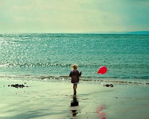 Preview wallpaper child, sea, ball, sand, walk