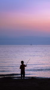 Preview wallpaper child, silhouette, sea, horizon, sunset