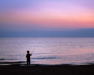 Preview wallpaper child, silhouette, sea, horizon, sunset