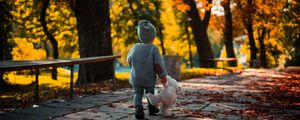 Preview wallpaper child, teddy bear, autumn, walk