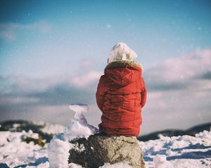 Preview wallpaper child, winter, snow, walk, stone