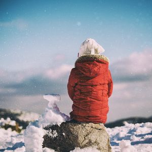 Preview wallpaper child, winter, snow, walk, stone