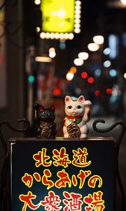 Preview wallpaper chinese figurines, figurines, hieroglyphs, street