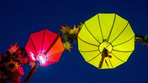 Preview wallpaper chinese lantern, flashlight, light, leaves