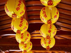 Preview wallpaper chinese lanterns, yellow, characters